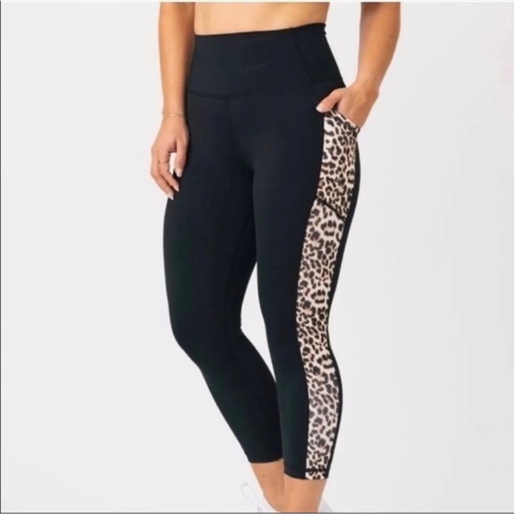ZYIA ACTIVE Leopard Pocket Brilliant Hi-Rise Capri 20"